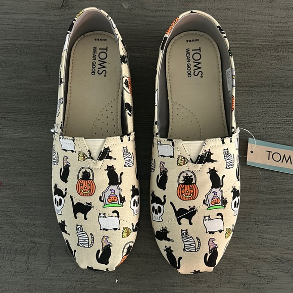 NWT Toms Halloween Black Cats Pumpkins Skulls Slip On Size 8.5 - Picture 4 of 7